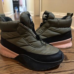 Sorel Olive and Black Quilted Boots